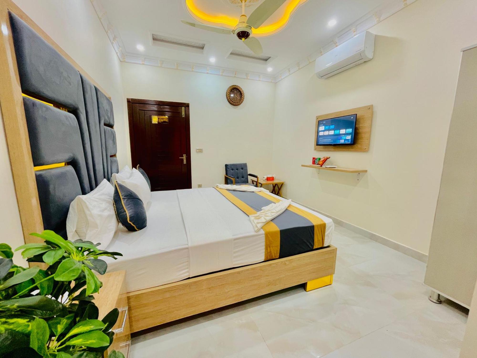 Hotel Crown لاهور المظهر الخارجي الصورة