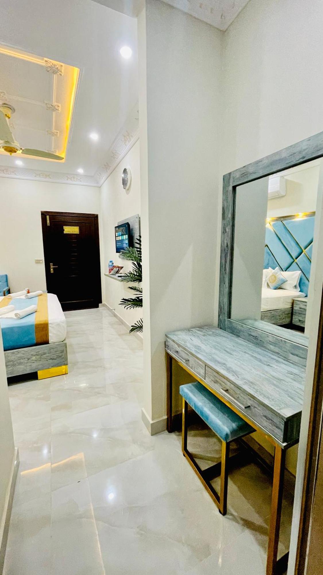 Hotel Crown لاهور المظهر الخارجي الصورة