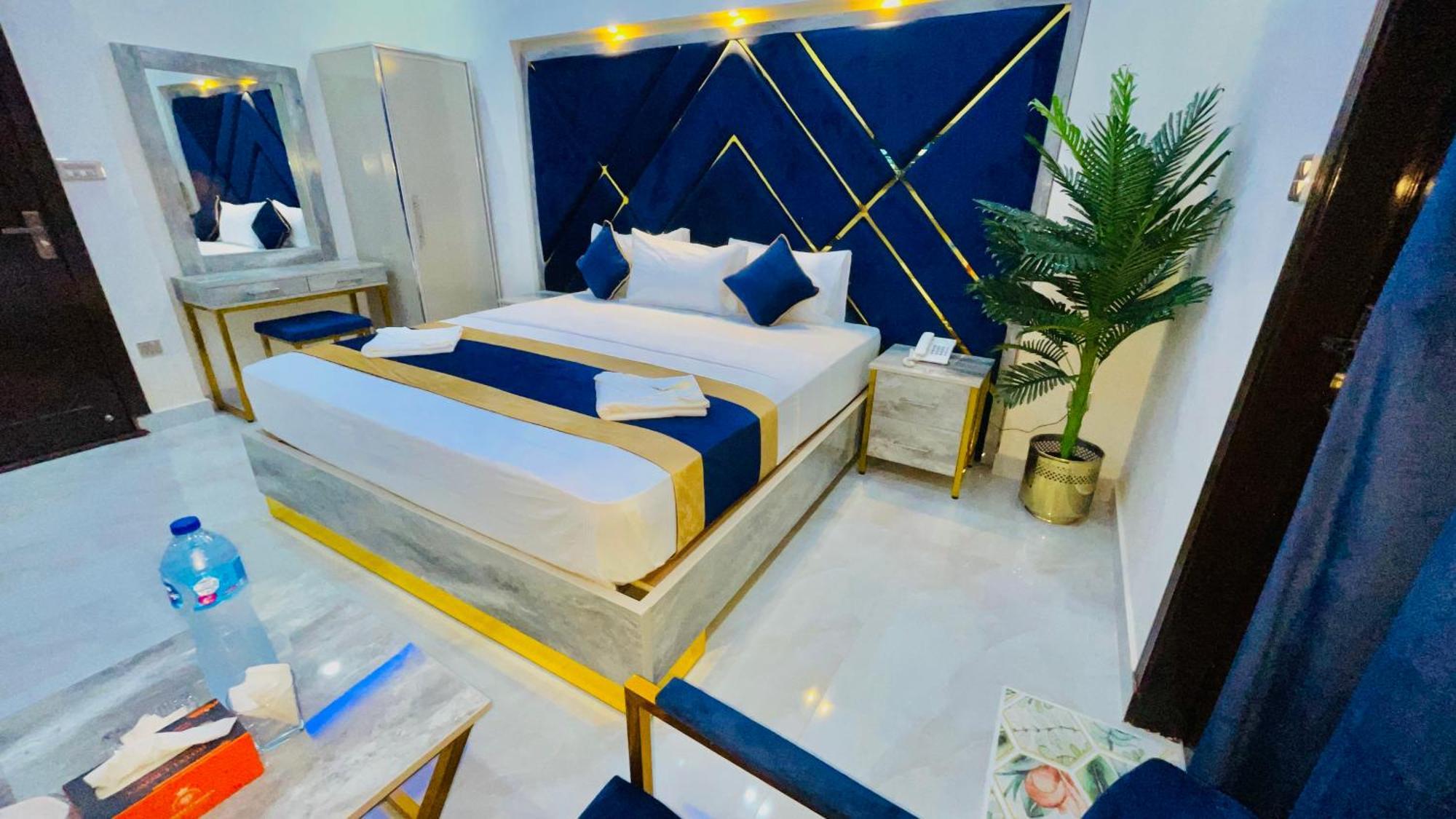 Hotel Crown لاهور المظهر الخارجي الصورة