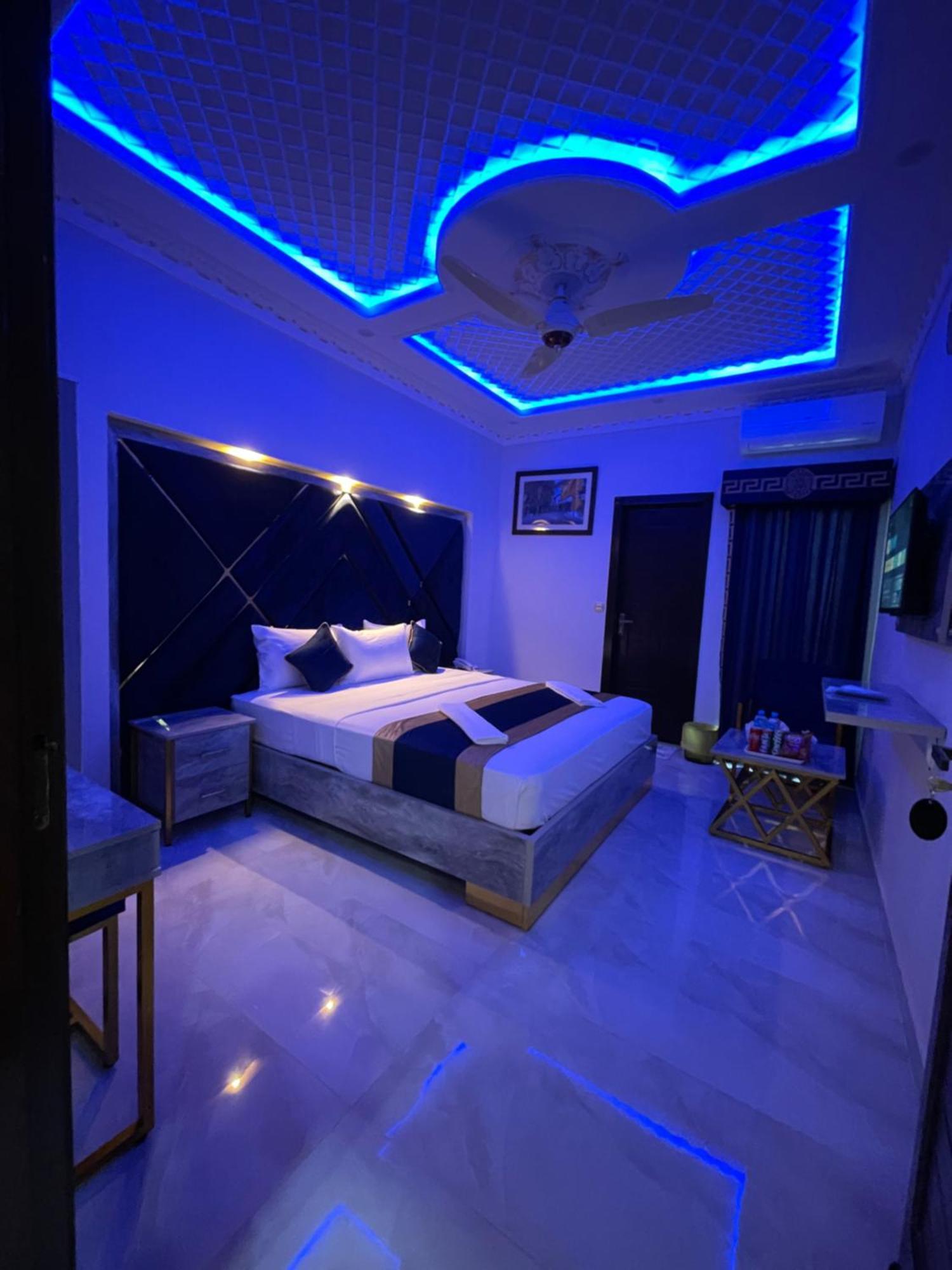 Hotel Crown لاهور المظهر الخارجي الصورة